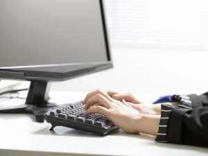 経理スキルを活かして、沖縄の未来を数字で支える──安定企業で、次の一歩を!